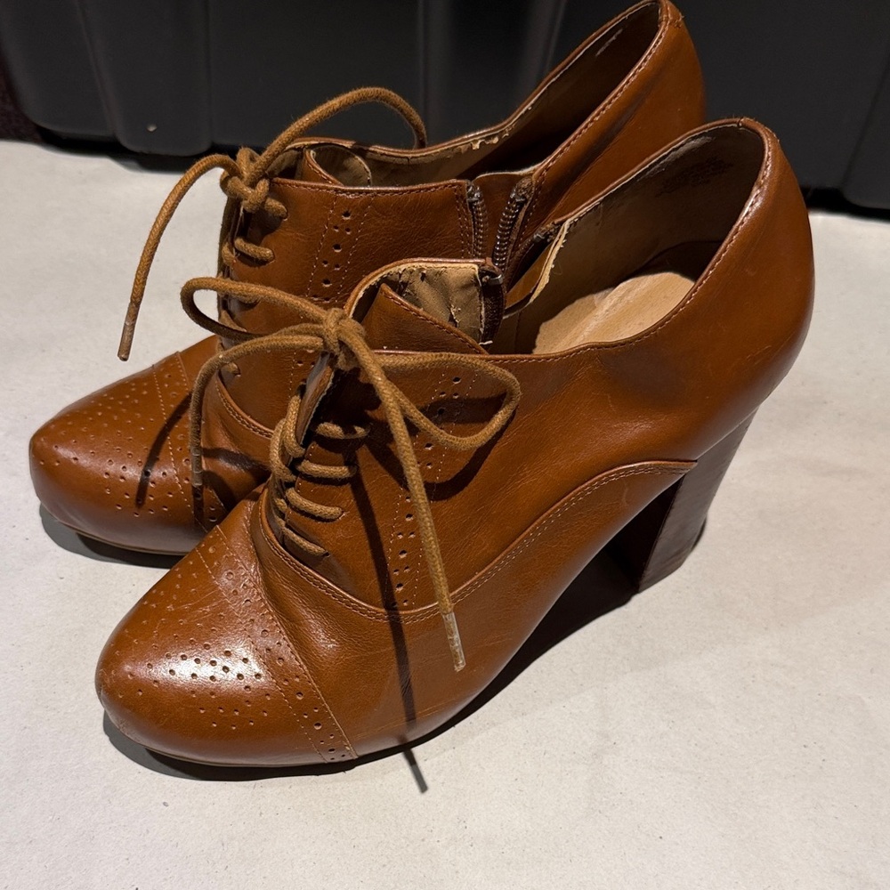 Crown Vintage Brown Leather Women's Oxford Heels